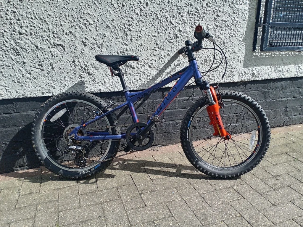Carrera Blast JNR used kids bike