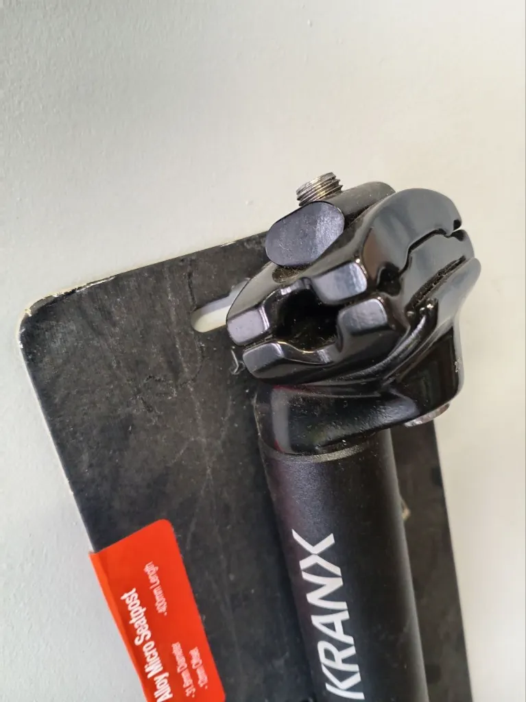 KranX Micro Alloy 400mm 12mm Offset Seat post in Black 1.webp