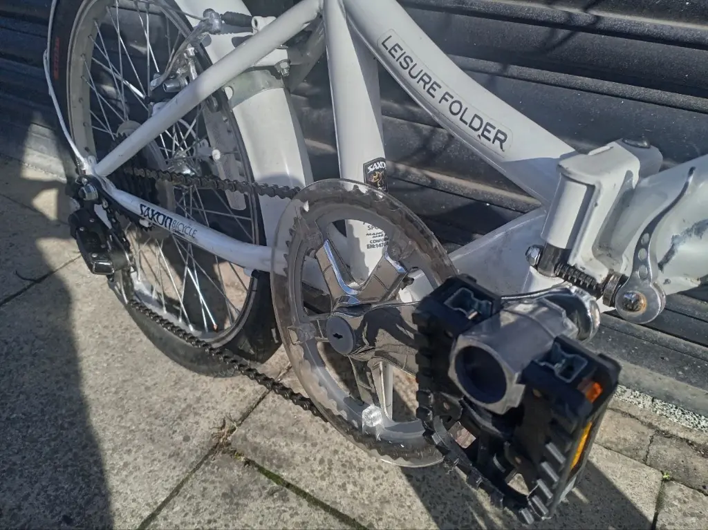 Fold Up Bike White Saxon 3.webp