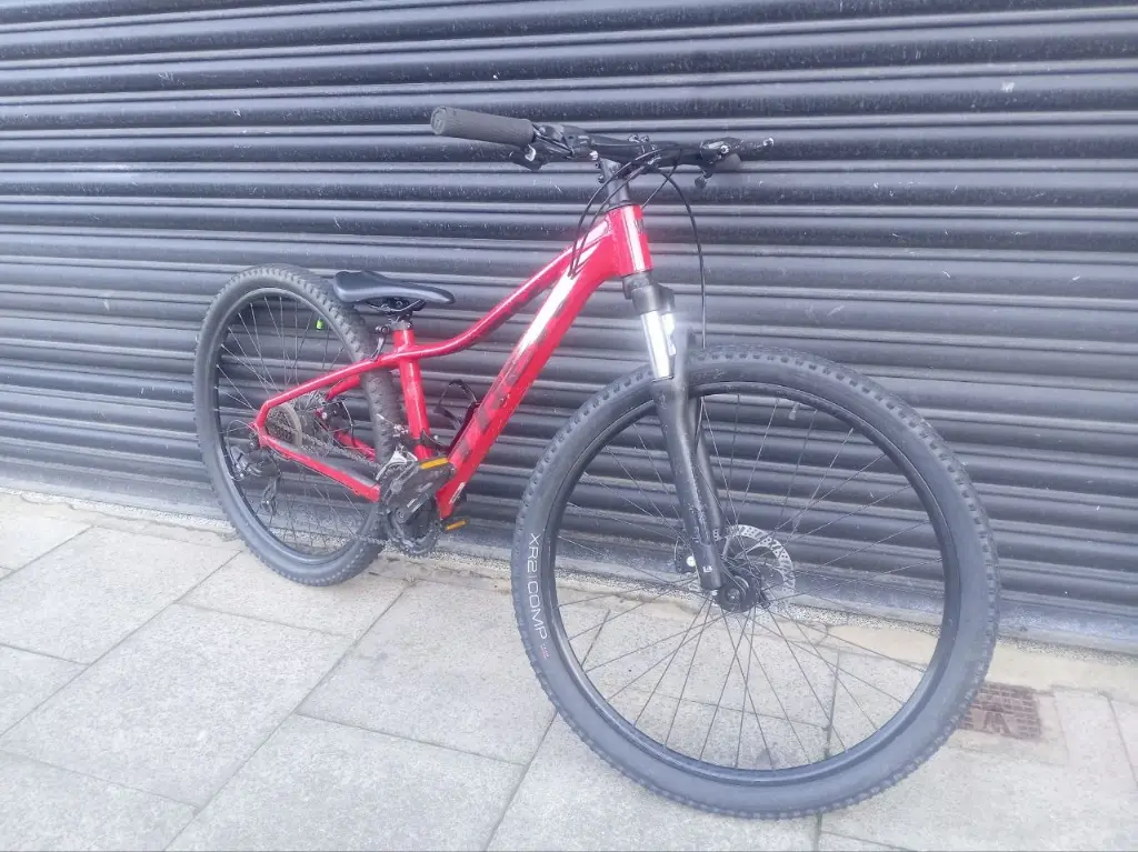 Trek Marlin 4 Red 2.webp