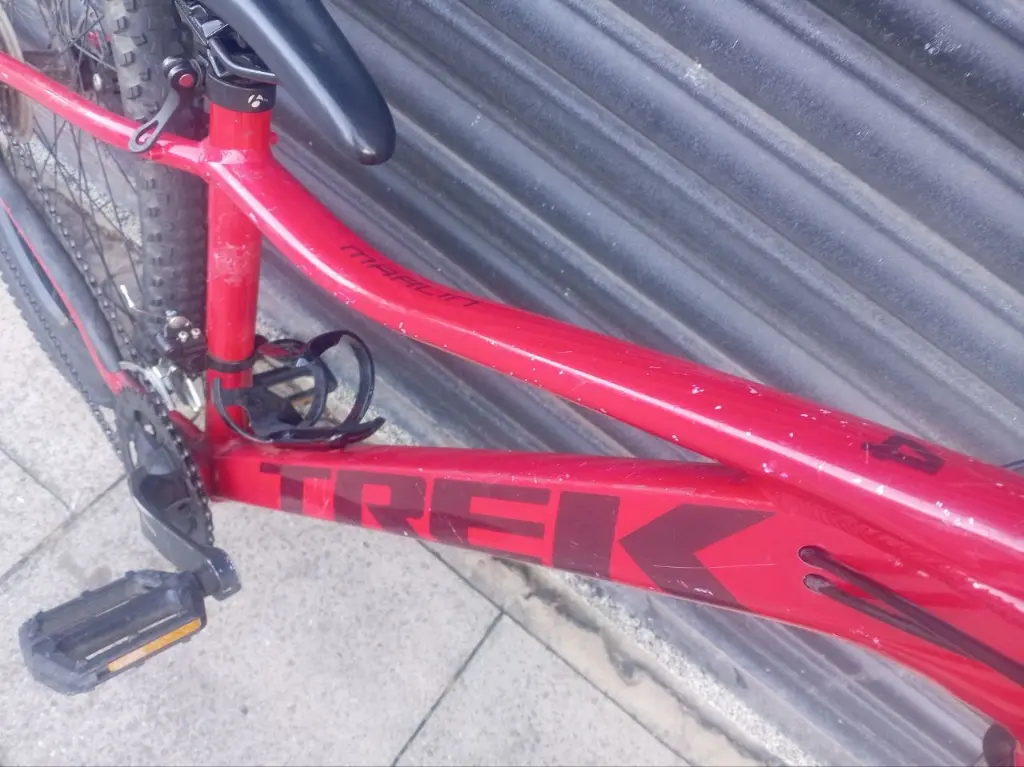 Trek Marlin 4 Red 3.webp