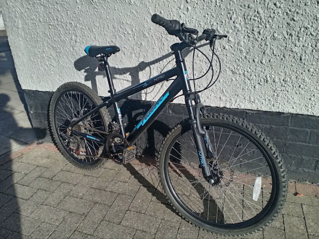 Falcon Nitro 24 Black Blue 2.webp