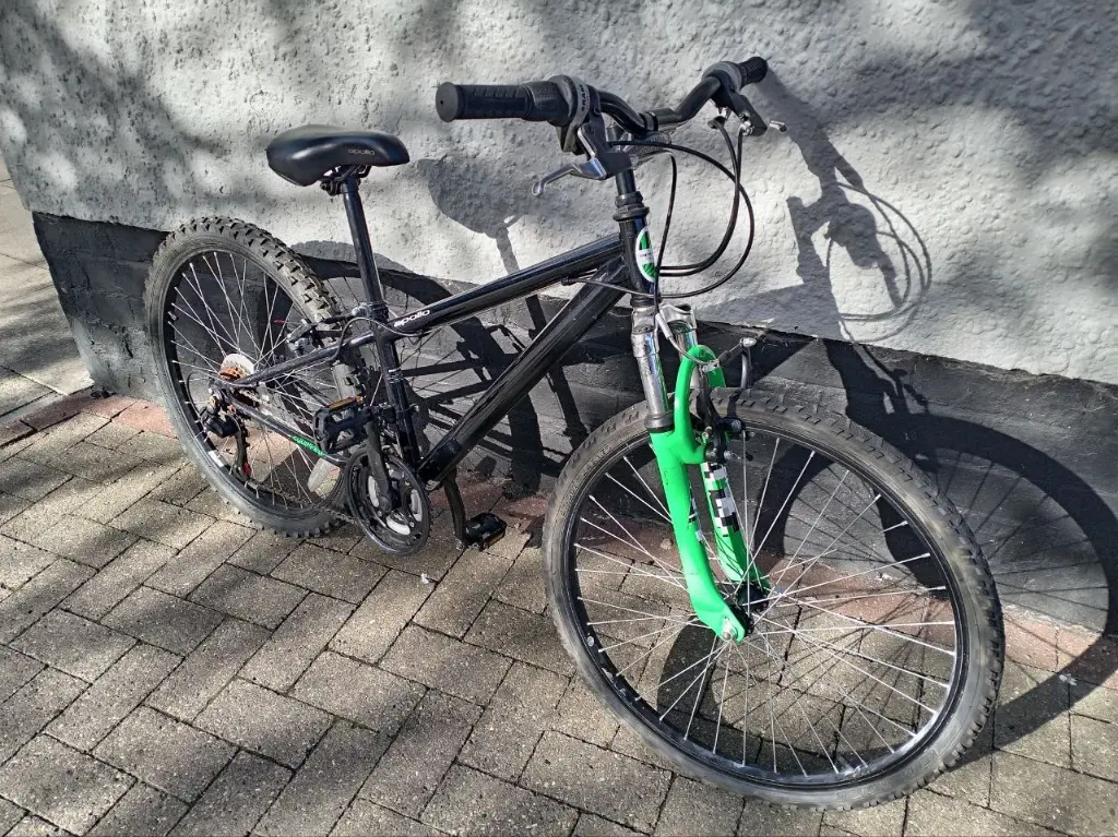 Apollo 24 Hardtail Bike 2.webp