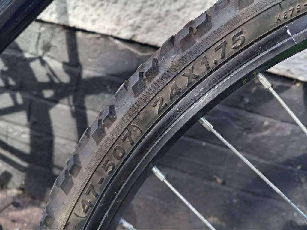 Apollo 24 Hardtail Bike 5.webp