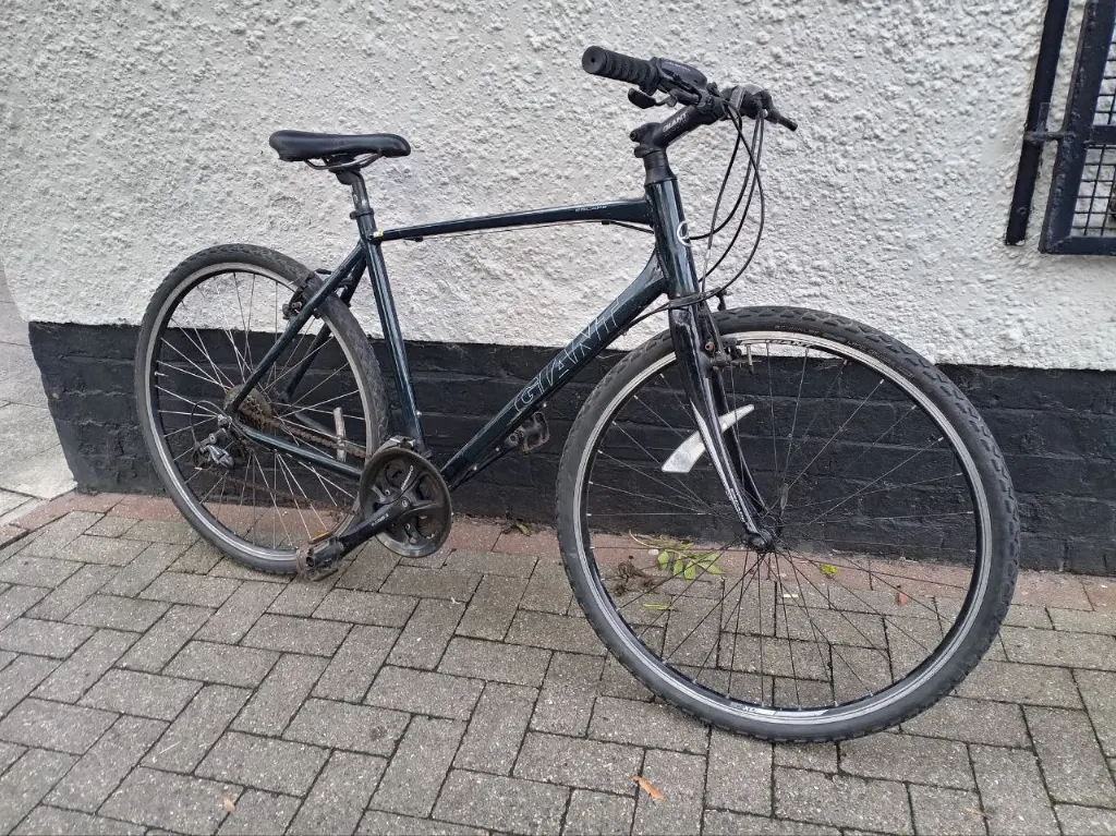 Giant Hybrid Commuter Bike 2.webp