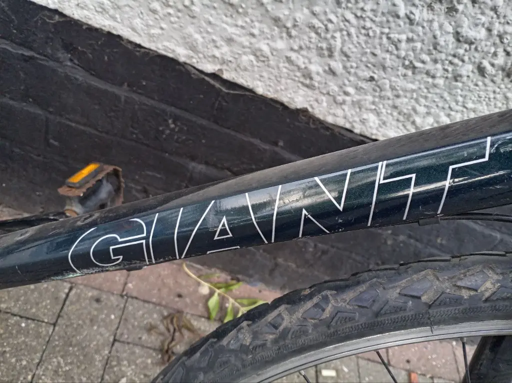 Giant Hybrid Commuter Bike 3.webp