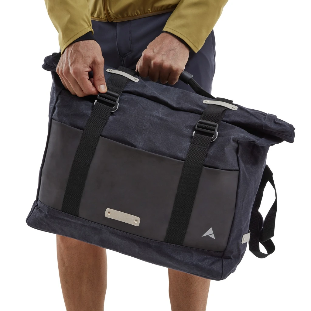 Altura Heritage Cycling Messenger Bag NAVY 25 Litre_7.webp
