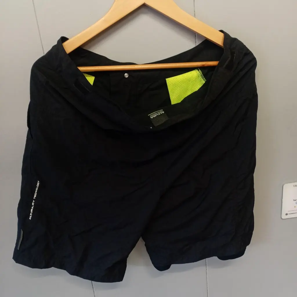 Black Altura Cadence men's baggy cycling shorts 3.webp