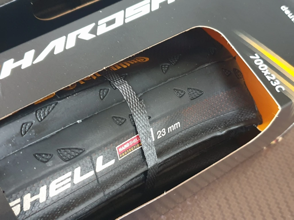 Continental Gatorskin Duraskin® Black Tyre folding.webp