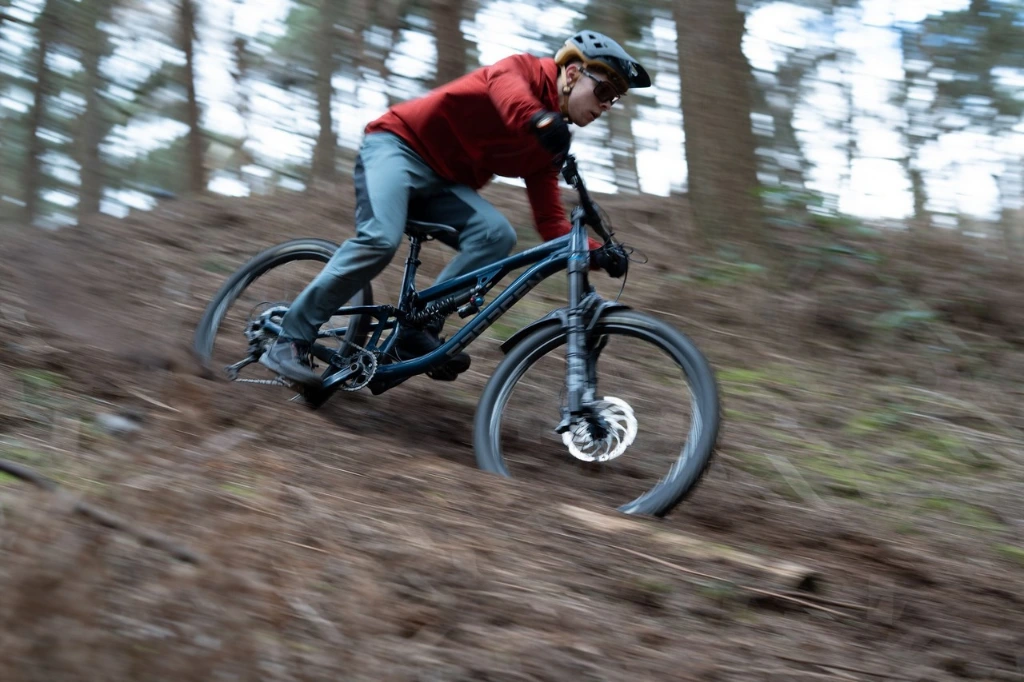 DTE 4 Season DWR Bib Trousers_5.webp