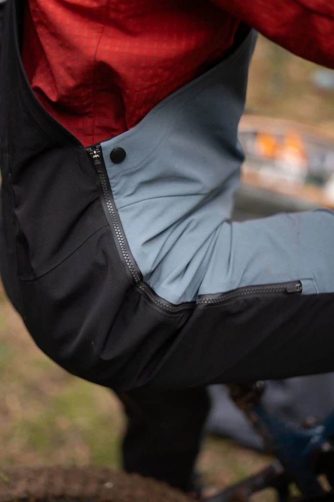 DTE 4 Season DWR Bib Trousers_6.webp