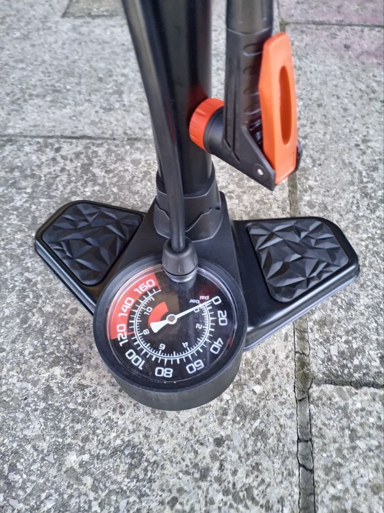 Alloy Bike Floor Pump with Gauge  Krank Boreas