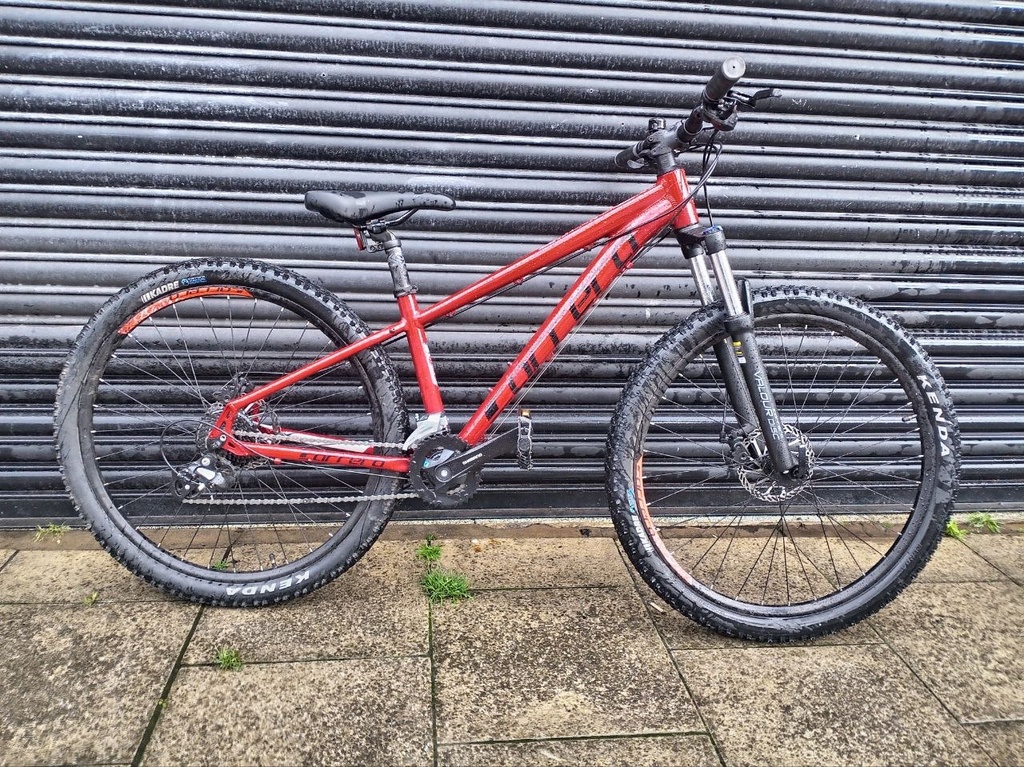 Red Carrera Valour 27.5 like new