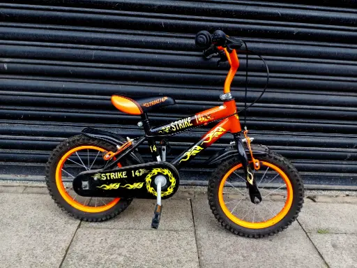 Strike 14 inch kids bike with stabilisers